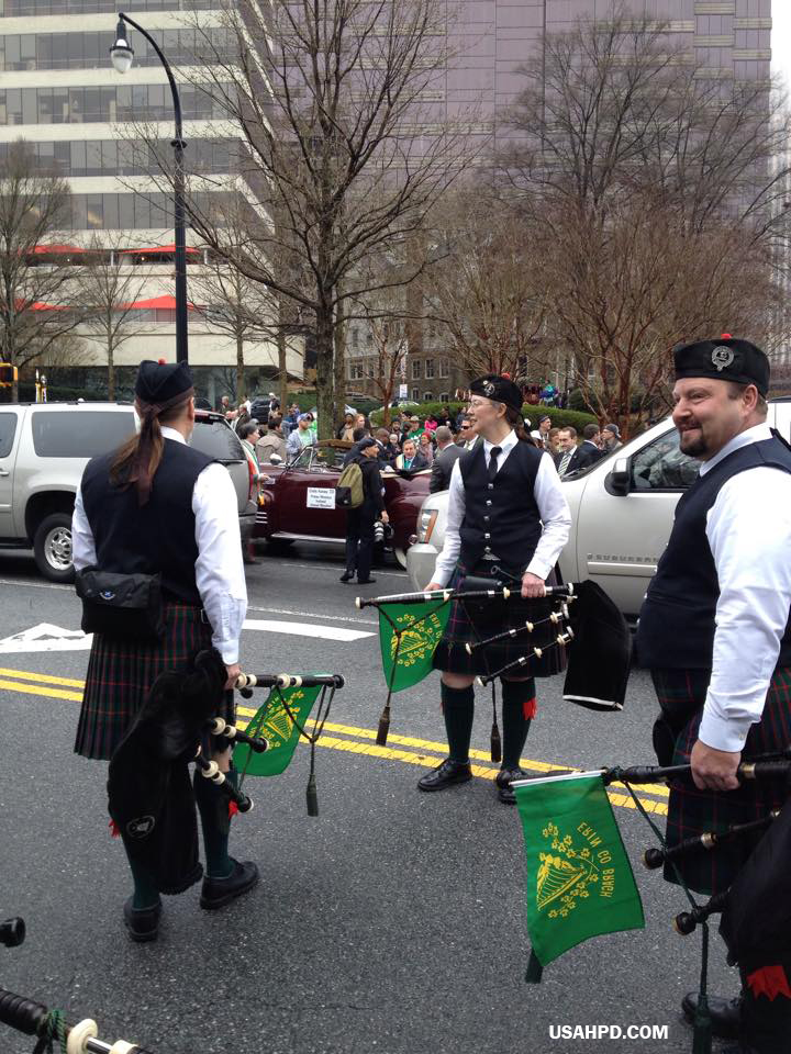 ireland-prime-minister-bagpipers